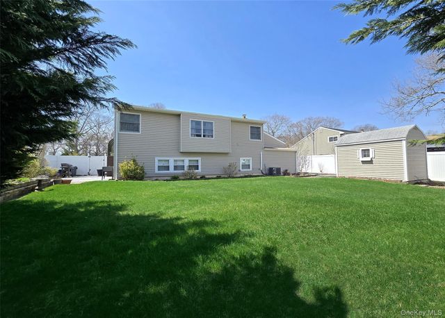 261 Phyllis Drive, Patchogue, NY 11772