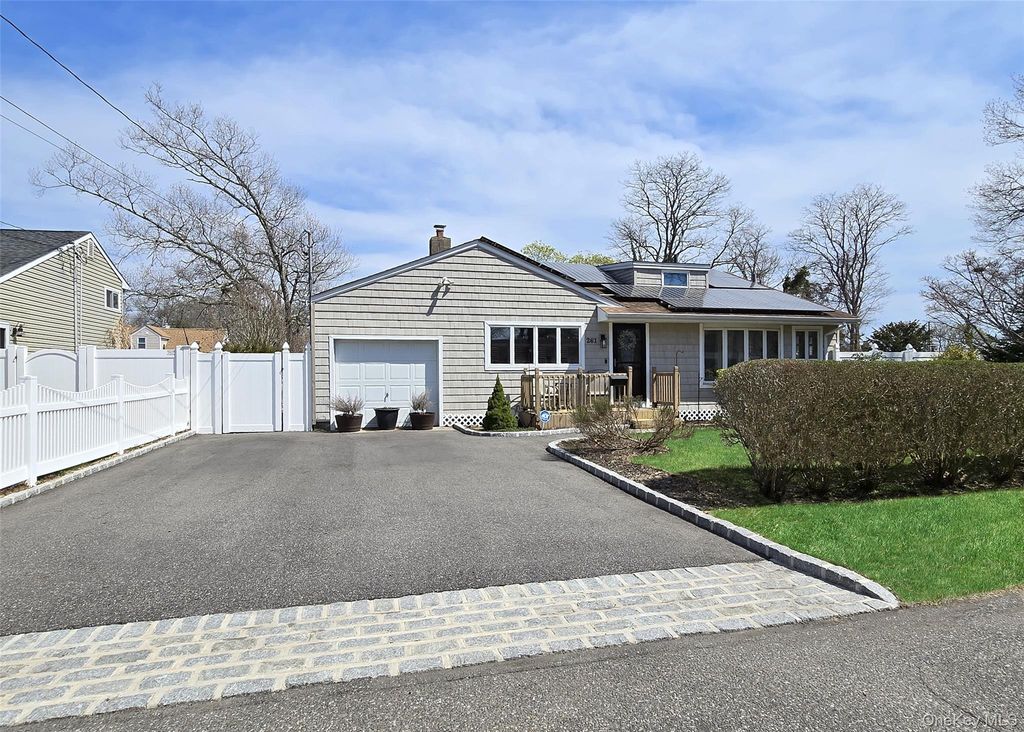 261 Phyllis Drive, Patchogue, NY 11772