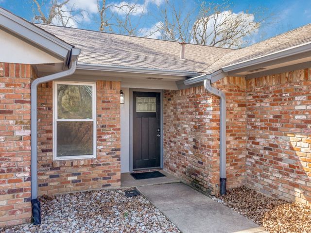 2310 Oakwood Lane, Arlington, TX 76012