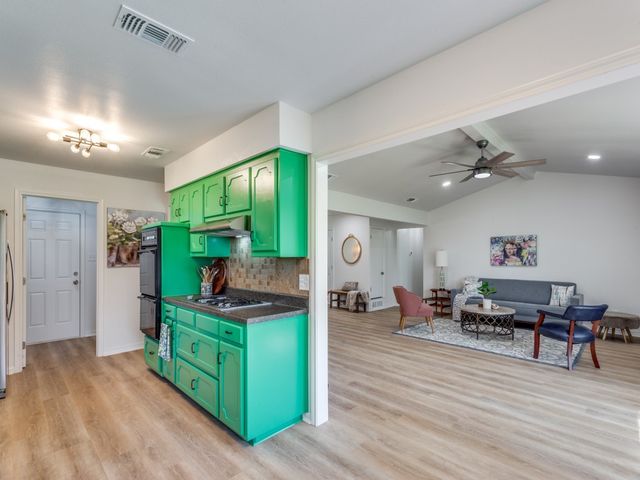 2310 Oakwood Lane, Arlington, TX 76012