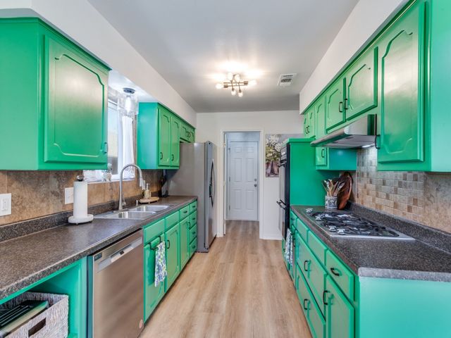 2310 Oakwood Lane, Arlington, TX 76012