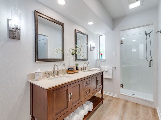 2310 Oakwood Lane, Arlington, TX 76012