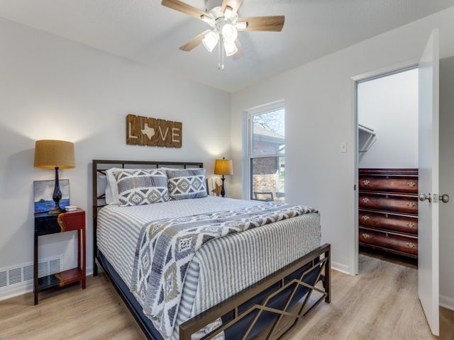 2310 Oakwood Lane, Arlington, TX 76012