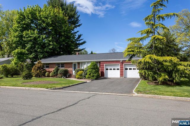 630 Valley Court, Twp Of Washington, NJ 07676