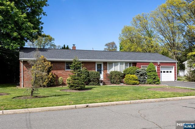 630 Valley Court, Twp Of Washington, NJ 07676