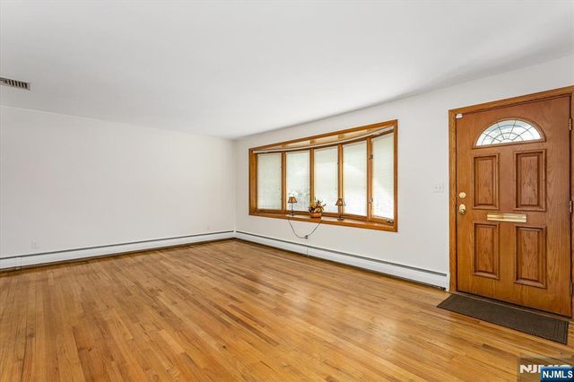 630 Valley Court, Twp Of Washington, NJ 07676