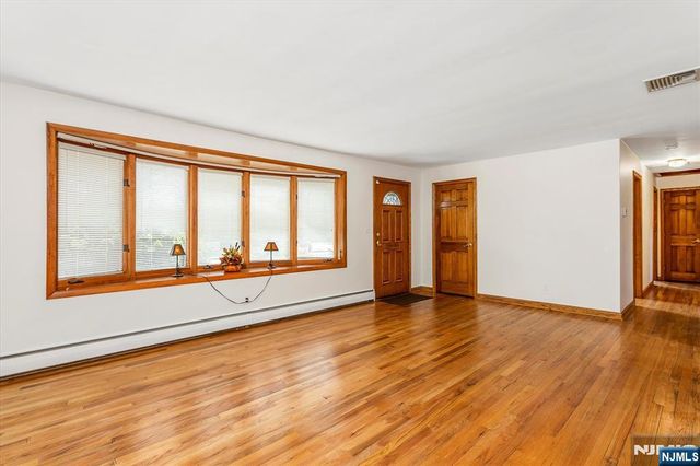 630 Valley Court, Twp Of Washington, NJ 07676