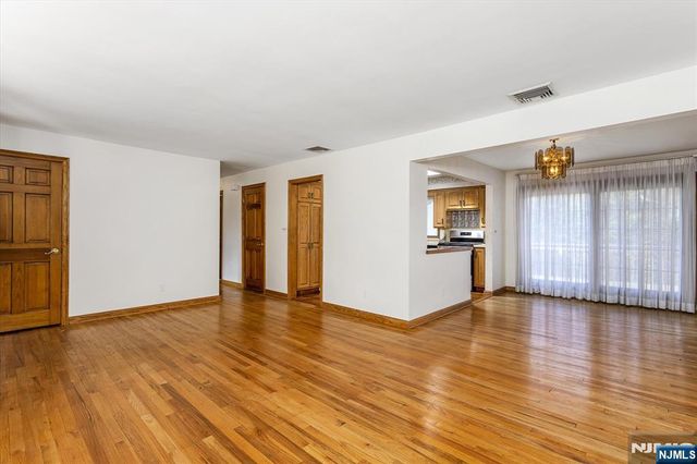 630 Valley Court, Twp Of Washington, NJ 07676