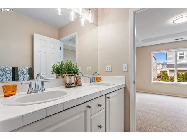 6550 Nw WENMARIE Dr, Portland, OR 97229