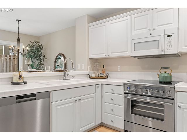 6550 Nw WENMARIE Dr, Portland, OR 97229