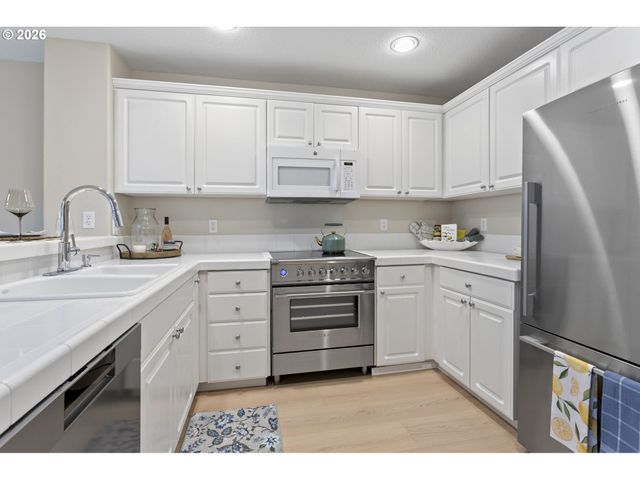 6550 Nw WENMARIE Dr, Portland, OR 97229