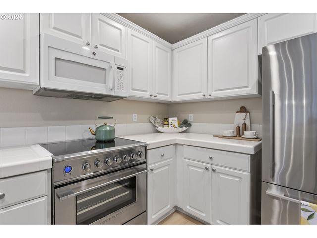 6550 Nw WENMARIE Dr, Portland, OR 97229