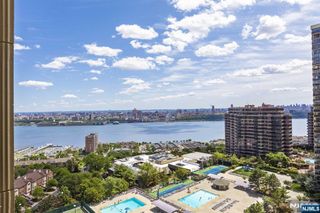 300 Winston Drive 1711, Cliffside Park, NJ 07010