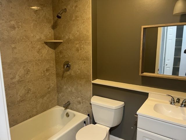 800 Bearses Way 4EC, Barnstable, MA 02601
