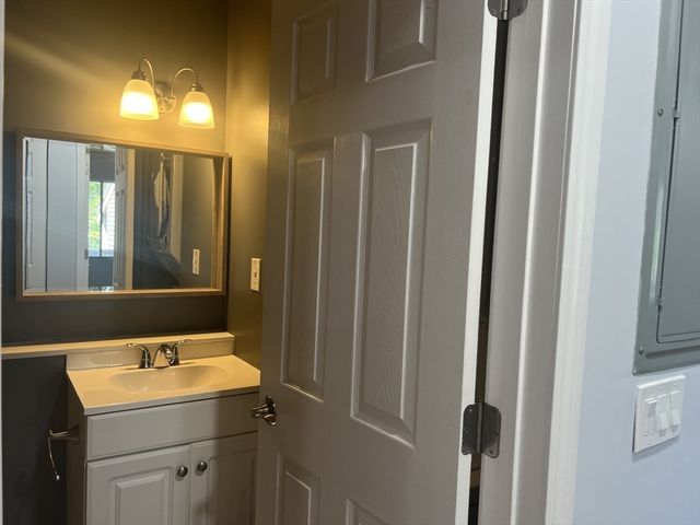 800 Bearses Way 4EC, Barnstable, MA 02601