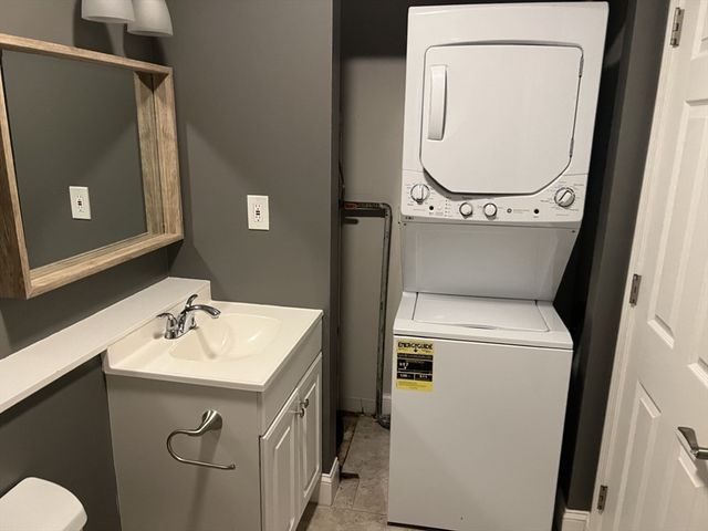 800 Bearses Way 4EC, Barnstable, MA 02601