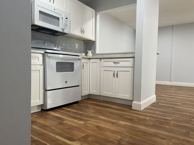 800 Bearses Way 4EC, Barnstable, MA 02601