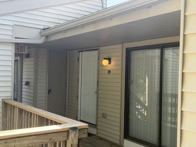 800 Bearses Way 4EC, Barnstable, MA 02601