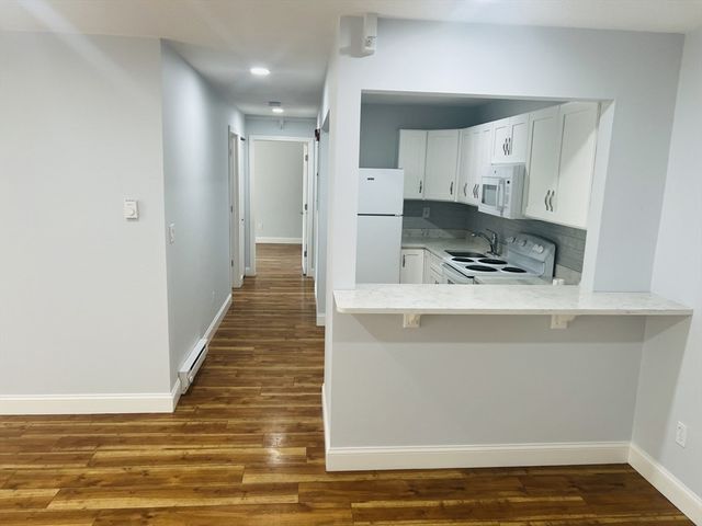 800 Bearses Way 4EC, Barnstable, MA 02601