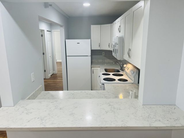 800 Bearses Way 4EC, Barnstable, MA 02601
