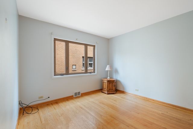 1104 S ALDINE Avenue, Park Ridge, IL 60068