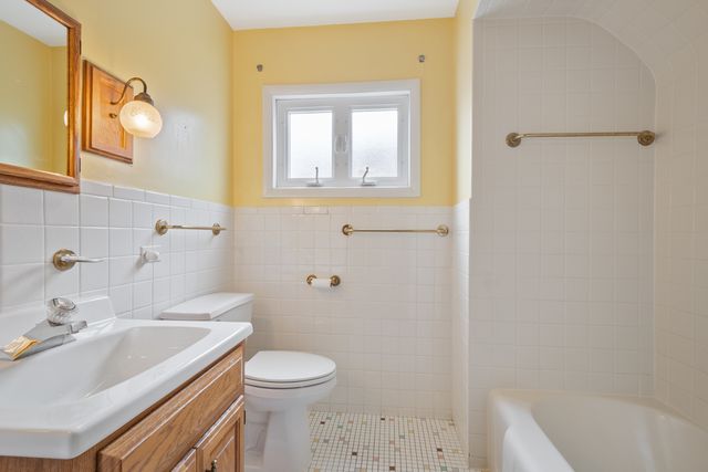 1104 S ALDINE Avenue, Park Ridge, IL 60068