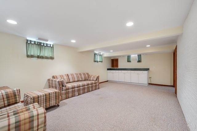 1104 S ALDINE Avenue, Park Ridge, IL 60068