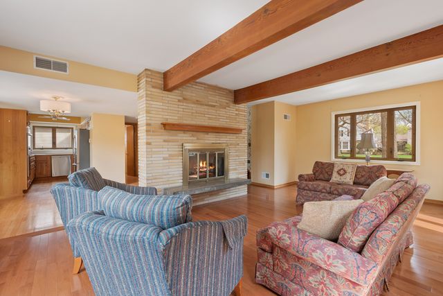 1104 S ALDINE Avenue, Park Ridge, IL 60068