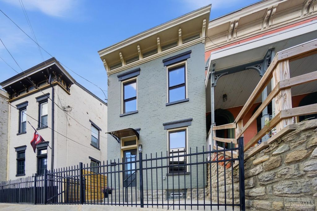 1707 Highland Avenue, Cincinnati, OH 45202
