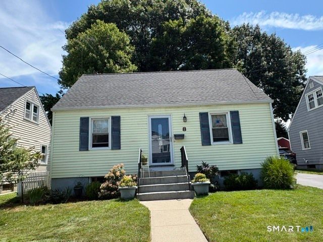 8 Edgemont Road, Milford, CT 06460