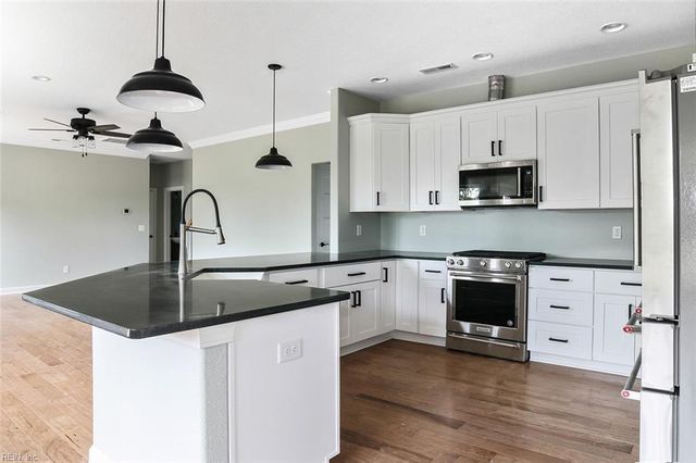 2430 Ballahack RD, Chesapeake, VA 23322