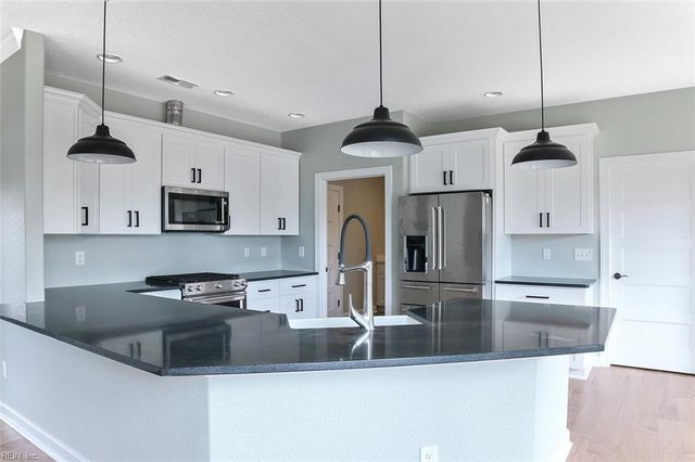 2430 Ballahack RD, Chesapeake, VA 23322