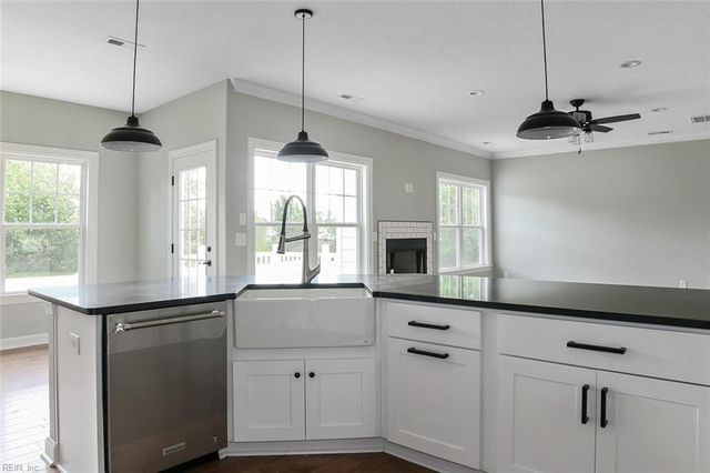 2430 Ballahack RD, Chesapeake, VA 23322