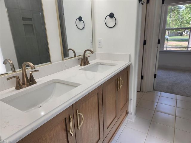 2430 Ballahack RD, Chesapeake, VA 23322