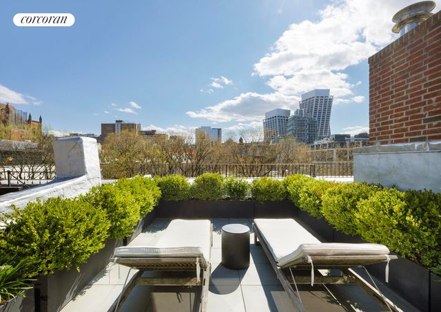 481 W 22ND Street, New York City, NY 10011