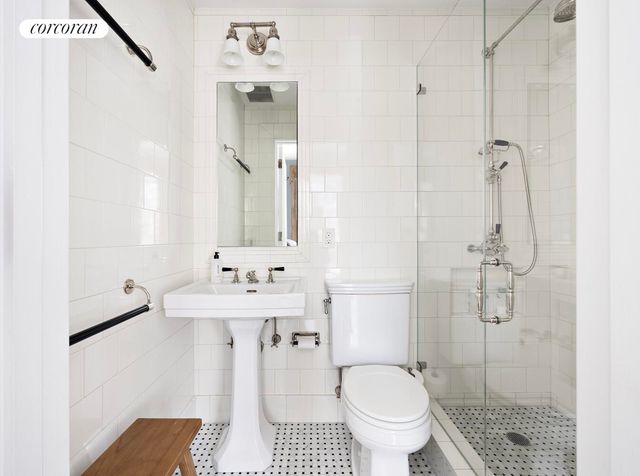 481 W 22ND Street, New York City, NY 10011