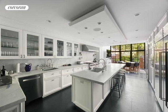 481 W 22ND Street, New York City, NY 10011
