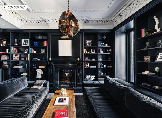 481 W 22ND Street, New York City, NY 10011