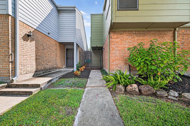 1917 Trixie Lane, Houston, TX 77042