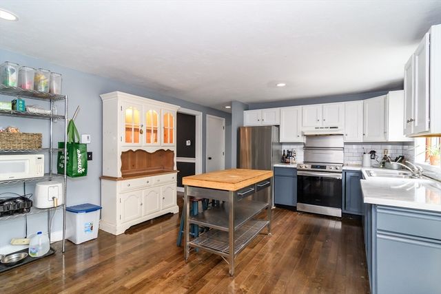 15 Florence Ave, Mashpee, MA 02649