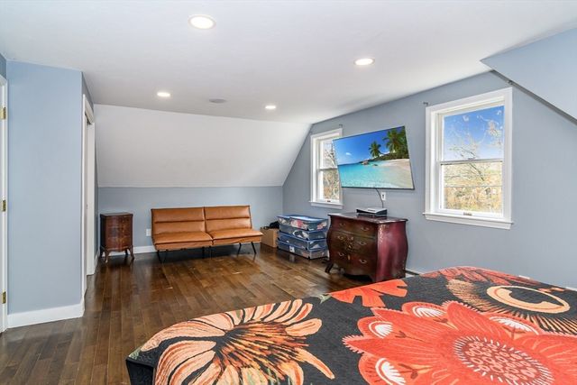 15 Florence Ave, Mashpee, MA 02649