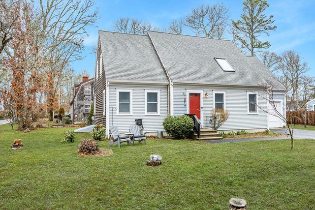 15 Florence Ave, Mashpee, MA 02649