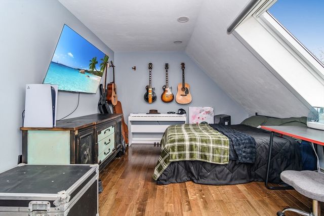 15 Florence Ave, Mashpee, MA 02649