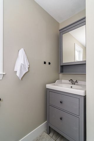 15 Florence Ave, Mashpee, MA 02649