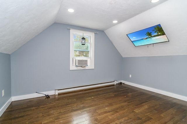 15 Florence Ave, Mashpee, MA 02649