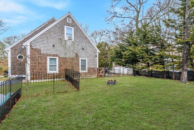 15 Florence Ave, Mashpee, MA 02649