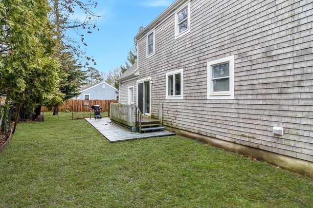15 Florence Ave, Mashpee, MA 02649