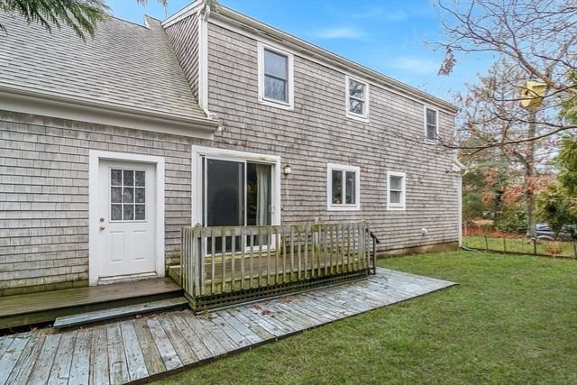 15 Florence Ave, Mashpee, MA 02649