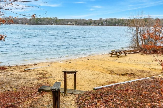 15 Florence Ave, Mashpee, MA 02649