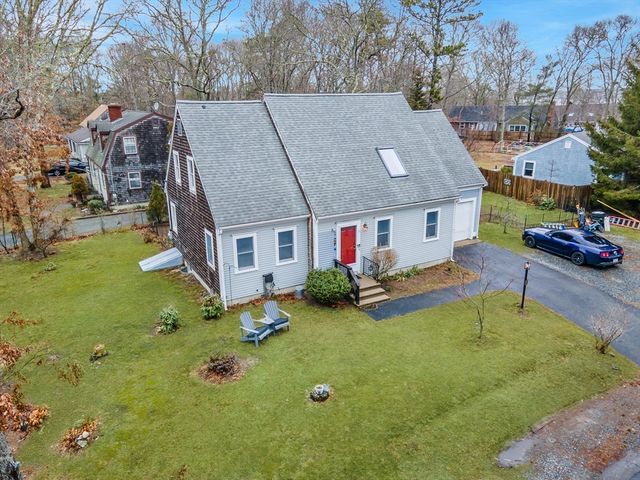 15 Florence Ave, Mashpee, MA 02649